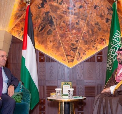 ولي العهد يستقبل نائب رئيس دولة فلسطين