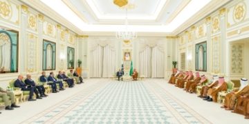 ولي العهد يعقد جلسة مباحثات رسمية مع رئيس وزراء باكستان