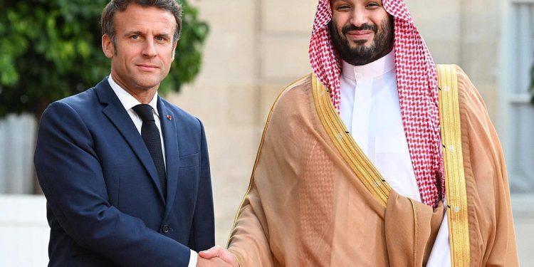 ‏ولي العهد يناقش مع الرئيس الفرنسي التنسيق لعقد مؤتمر حل الدولتين على مستوى القمة