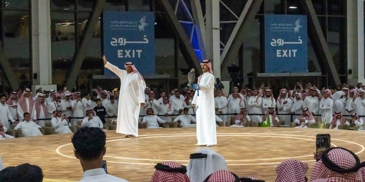 بيع صقر طرح بجازان بـ100 ألف ريال في افتتاح مزاد نادي الصقور السعودي 2025