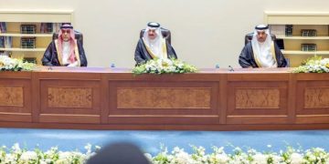 لتحقيقهم إنجازات وطنية وعالمية.. أمير المنطقة الشرقية يكرم طلبة الهيئة الملكية بالجبيل