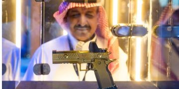 إصدارات خاصة وفريدة من الأسلحة العالمية بمعرض الصقور والصيد السعودي الدولي 2025