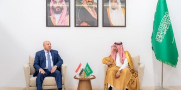وزير الصناعة ونائب رئيس  الوزراء للتنمية الصناعية المصري يناقشان توسيع الشراكات الصناعية بين البلدين