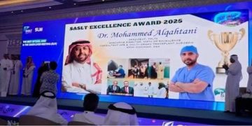 إنجازات حافلة بلغة الأرقام .. الدكتور القحطاني ينال جائزة التميز من الجمعية السعودية لأمراض وزراعة الكبد (SASLT)