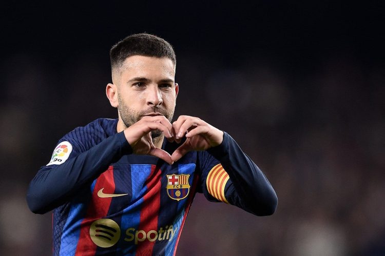 أسطورة الظهير الأيسر لبرشلونة السابق يعلن اعتزاله كرة القدم