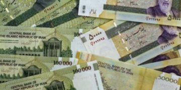 إيران نحو إزالة 4 أصفار من عملتها بسبب التضخم