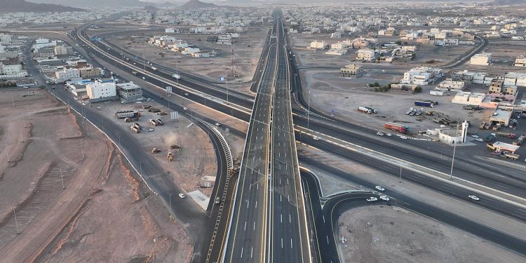 افتتاح حركة السير على تقاطع طريق الأمير نايف بن عبدالعزيز مع طريق الملك خالد 