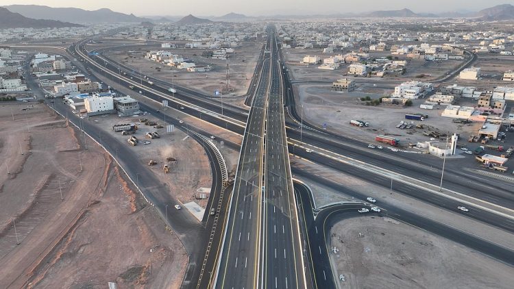 افتتاح حركة السير على تقاطع طريق الأمير نايف بن عبدالعزيز مع طريق الملك خالد 