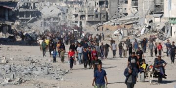 الآلاف يواصلون العودة لمناطقهم في غزة لليوم الثاني