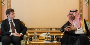 الخريّف يبحث توسيع الشراكات الإستراتيجية مع مدير منظمة التجارة العالمية ووزيري الاقتصاد التونسي والفنلندي