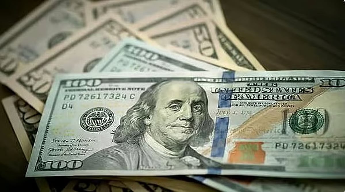 الدولار يتراجع والين يرتفع وسط تقلبات بالسوق