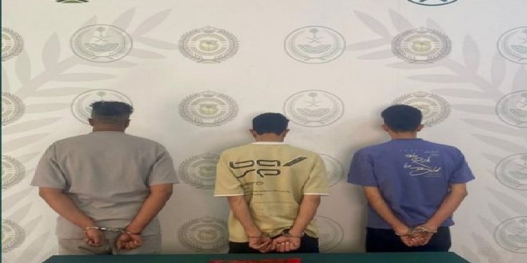 القبض على 3 أشخاص بمنطقة الحدود الشمالية لترويجهم مخدر الإمفيتامين