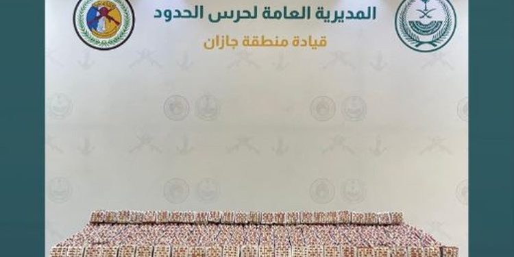 القبض على 7 مخالفين من الجنسية الإثيوبية لتهريبهم القات في عسير.. وإحباط تهريب 72,200 قرص مخدر بجازان