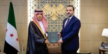 المجفل يقدم أوراق اعتماده سفيرًا في سوريا