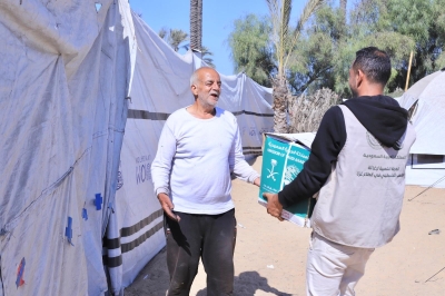 المملكة تواصل توزيع السلال الغذائية على النازحين في غزة