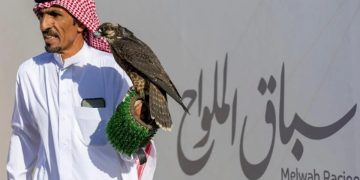 انطلاق أول أشواط سباق الملواح بمعرض الصقور والصيد السعودي الدولي 2025
