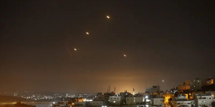 باحث: إيران تستعد لحرب جديدة مع إسرائيل