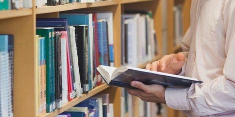 باحثون يبتكرون جهازًا للمكفوفين يمكنهم من القراءة