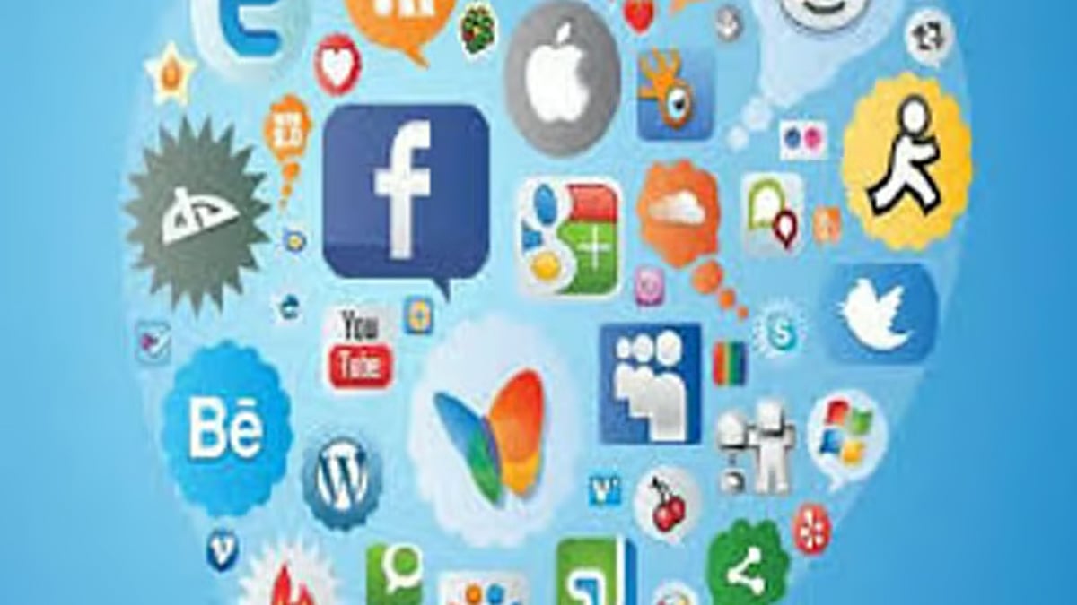 «تقليد أعمى».. أخصائية تحذر من سلبيات تريندات منصات التواصل