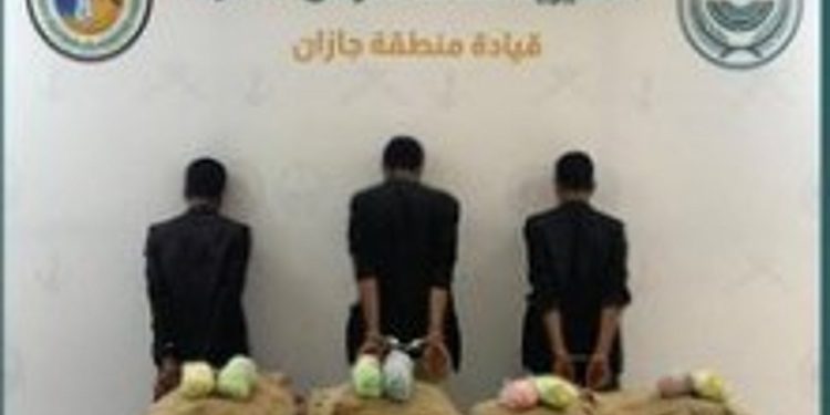 حرس الحدود بجازان يقبض على 3 يمنيين لتهريبهم 80 كيلوجرامًا من القات المخدر