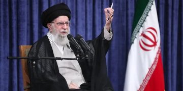 «خامنئي» يرد على «ترامب»: تدمير المنشآت النووية الإيرانية «وهم»