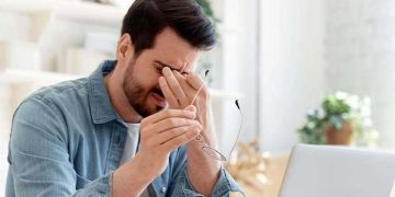 دراسة: تقليل الجلوس اليومي بنصف ساعة يعزز الصحة