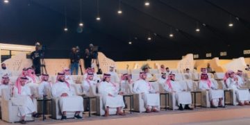 ذهب لصيد السمك ليعود بصقر قيمته 277 ألف ريال