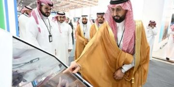 رئيس "الغذاء والدواء" يدشّن نموذجًا يعتمد على الذكاء الاصطناعي للتنبؤ بنقص الأدوية