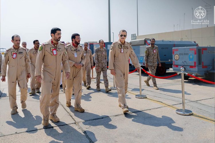  قائد القوات الجوية يقف على جاهزية القوات المشاركة في تمرين «مركز الحرب الجوي الصاروخي ATLC-35»