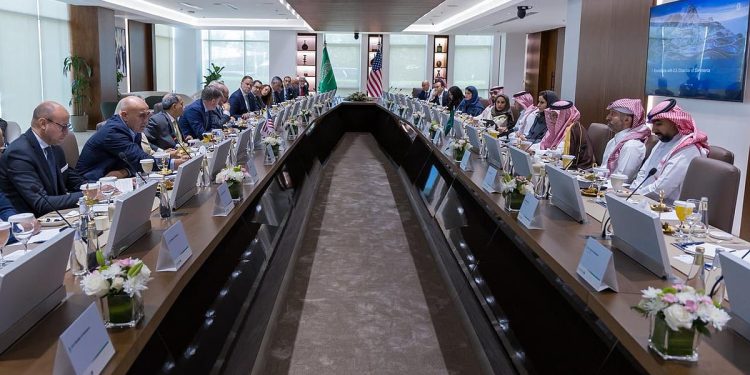لمناقشة الشراكة الاقتصادية.. وزير التجارة يعقد لقاء طاولة مستديرة مع قطاع الأعمال الأمريكي