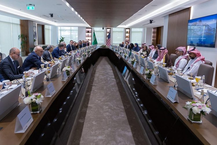 لمناقشة الشراكة الاقتصادية.. وزير التجارة يعقد لقاء طاولة مستديرة مع قطاع الأعمال الأمريكي