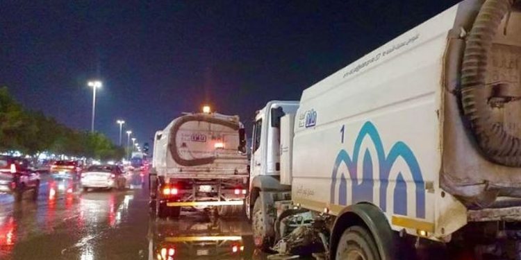 متحدث أمانة جدة: 1700 معدة موزعة على نطاق المنطقة للمساهمة في رفع مخلفات الأمطار