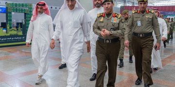  مدير عام الجوازات يتفقد سير الأعمال في مطار الملك عبدالعزيز