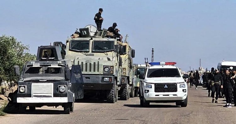مقتل 4 وإصابة 9 في انفجار عبوة ناسفة بحافلة عسكرية في ريف دير الزور بسوريا