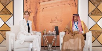  نائب وزير الخارجية يستعرض العلاقات الثنائية مع عضو البرلمان الأوروبي