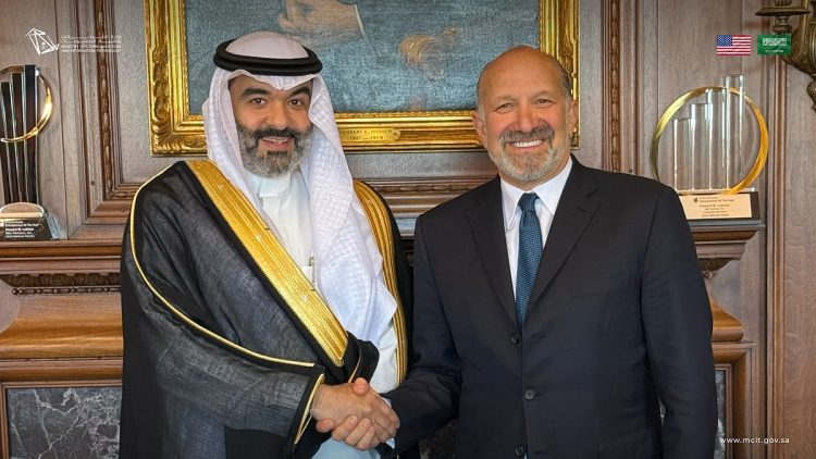 وزير الاتصالات يناقش آفاق الشراكة في الاقتصاد الرقمي والتقنيات المتقدمة مع وزير التجارة الأمريكي 