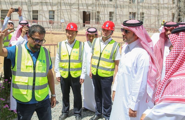 وزير البلديات والإسكان يزور الطائف ويشهد تدشين مشاريع بلدية وتنموية