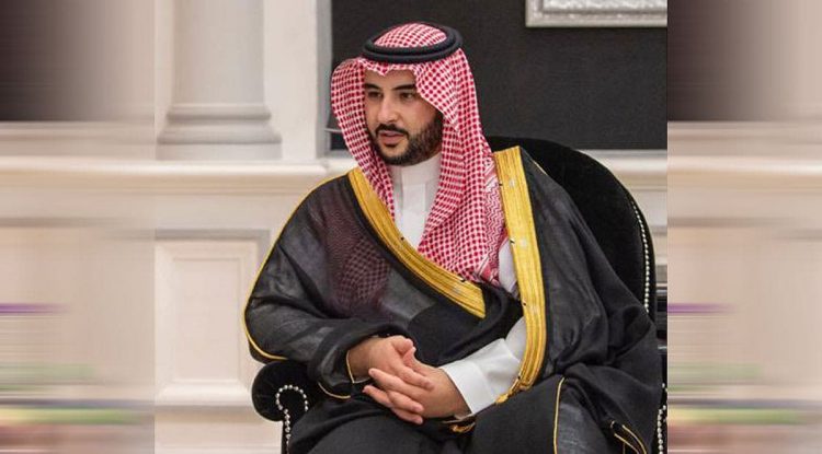 وزير الدفاع يبحث التطورات الإقليمية والدولية مع وزير الدولة لشؤون الدفاع القطري