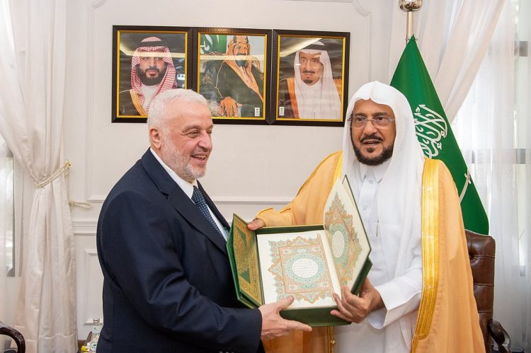 وزير الشؤون الإسلامية يبحث التعاون المشترك مع وزير الأوقاف السوري