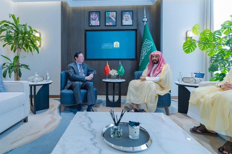 وزير العدل يبحث مع سفير الصين بالمملكة سبل تعزيز التعاون في المجالات العدلية والقانونية