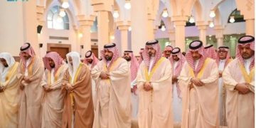 أمراء المناطق والمواطنون يؤدون صلاة الاستسقاء في مختلف أنحاء المملكة