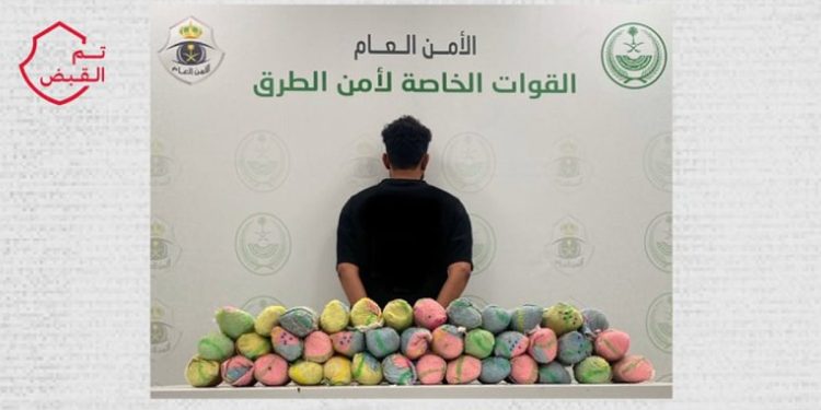 "أمن الطرق" يقبض على شخص بمنطقة عسير لترويجه 68 كجم من القات 