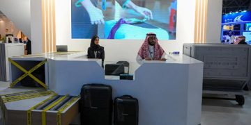 "مسافر بلا حقيبة".. تجربة سفر ذكية تستوقف زوار مؤتمر ومعرض الحج 2025