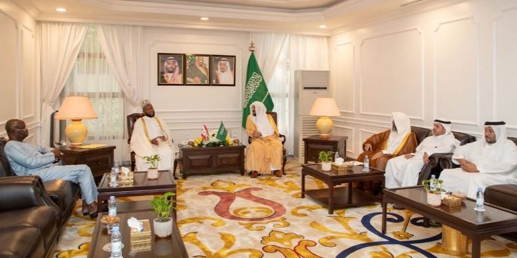 «آل الشيخ» يبحث مع المفتي العام البوروندي سبل تعزيز جهود نشر منهج الوسطية والاعتدال