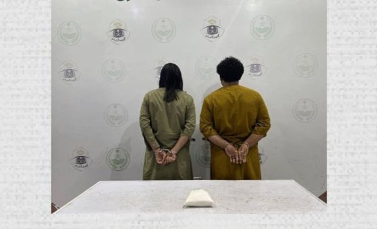 «أمن الطرق» بالقصيم تقبض على باكستانيين لترويجهما الميثامفيتامين المخدر