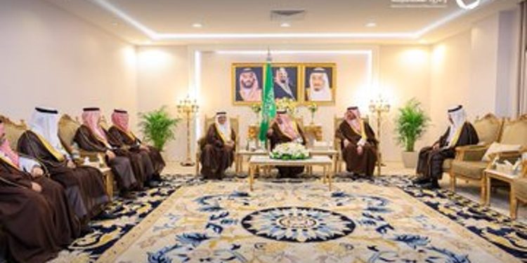 أمير نجران يستعرض مع وزارة الصناعة مستجدات تطوير مجمع بئر عسكر التعديني