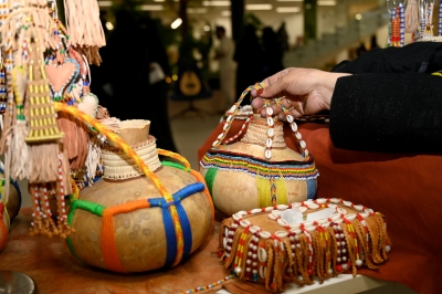 أنامل من جبال الحشر تُعيد للذاكرة وهج الحرفة