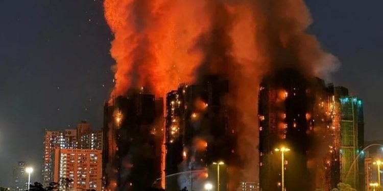ارتفاع حصيلة ضحايا حريق أبراج هونج كونج إلى 40 وفاة وفقدان 279 آخرين
