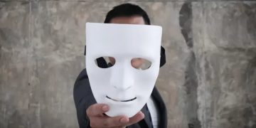 استشاري يوضح أسباب الانجذاب لمتقني التمثيل