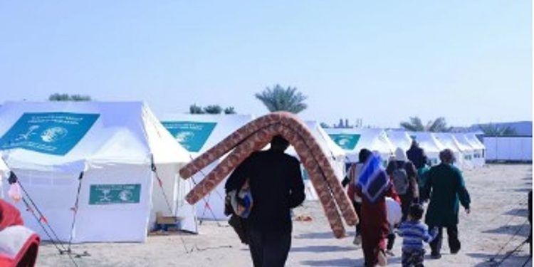 الأسر النازحة في غزة تشكر المملكة على إنشاء مخيم آمن يعيد الطمأنينة لها ولأطفالها